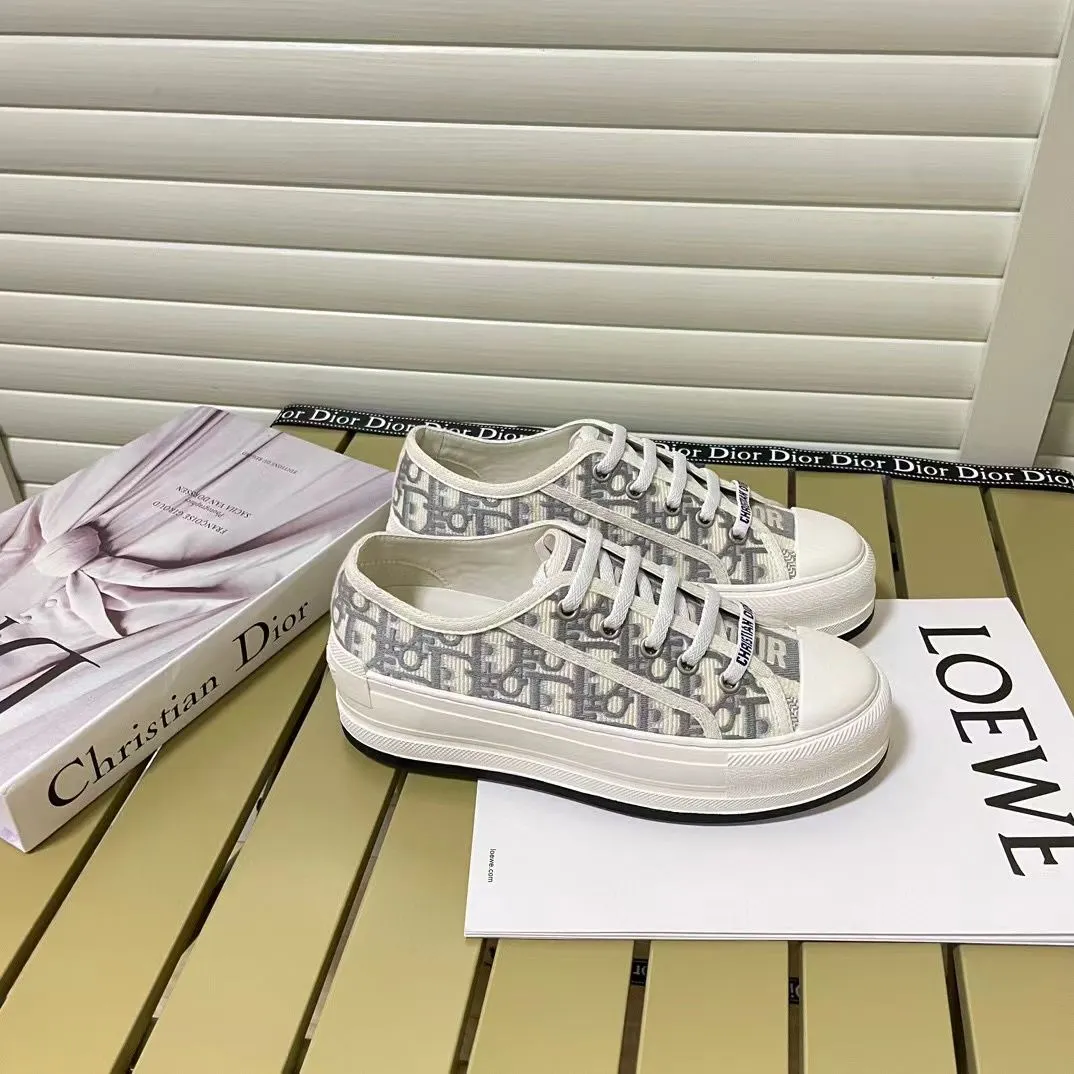 High Quality Canvas Shoes for Women 2024 New Thick-Soled Presbyopic Letter D Embroidered Hight Increasing Board Shoes Casual Shoes White Shoes