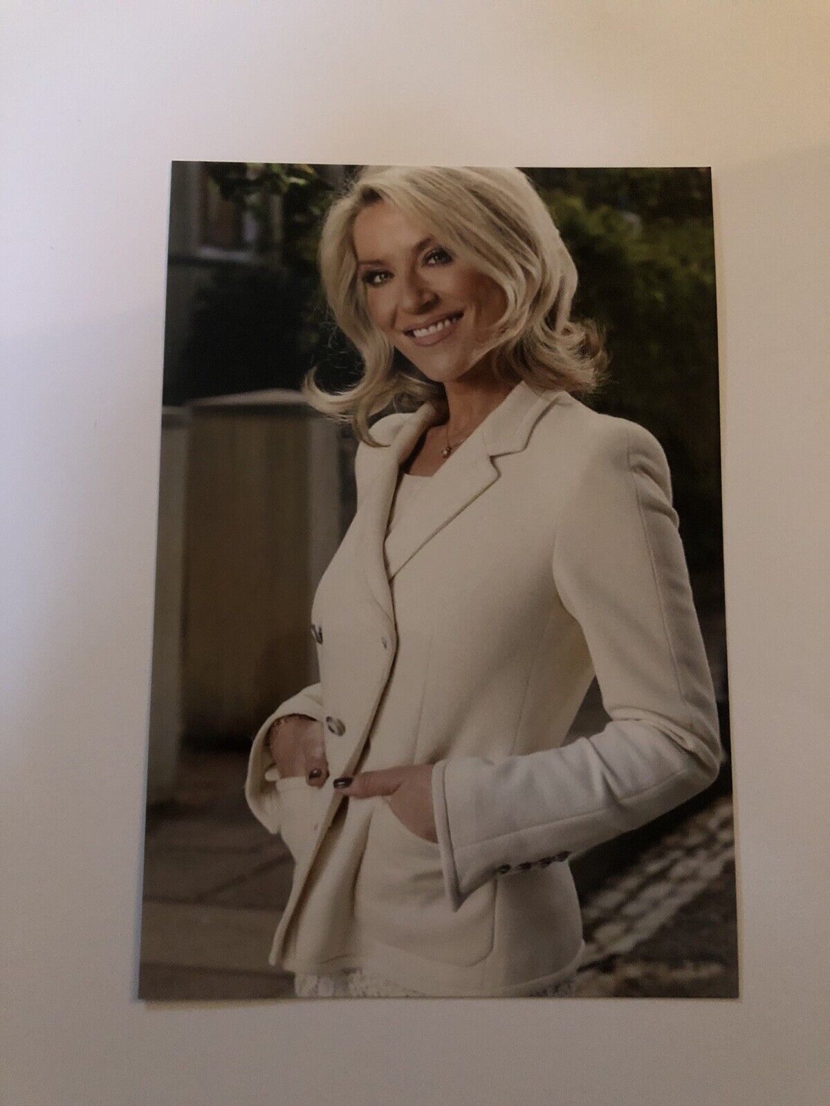 ZOE LUCKER (EASTENDERS) UNSIGNED Photo Poster painting- 6x4”