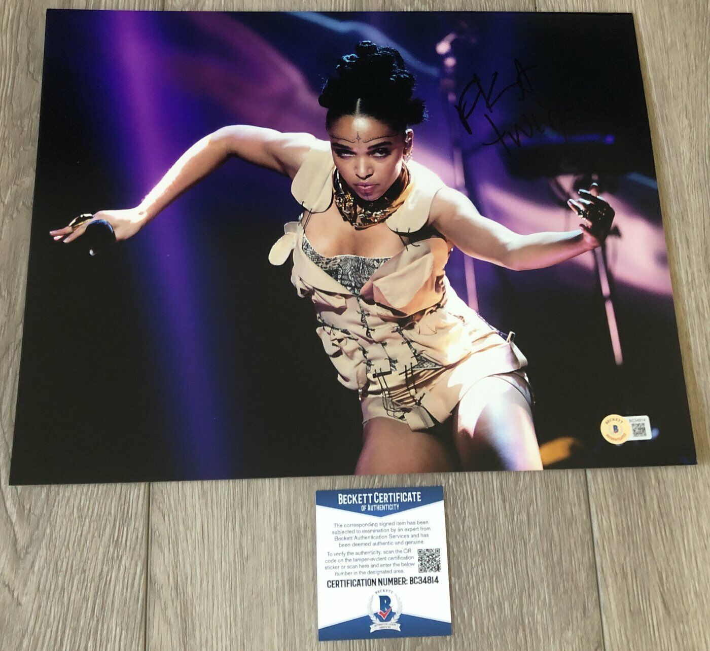 FKA TWIGS TAHLIA BARNETT SIGNED SEXY 11x14 Photo Poster painting w/EXACT PROOF & BAS BECKETT COA