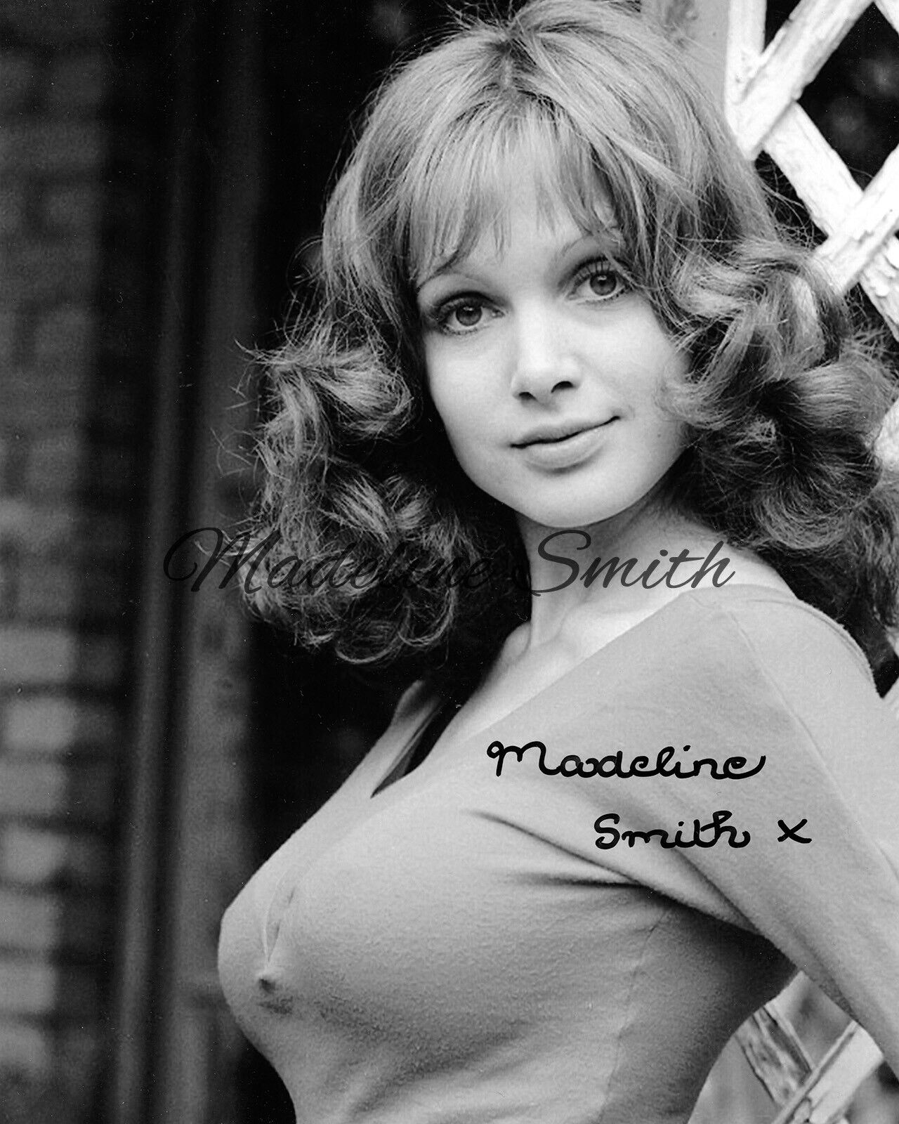 Madeline Smith Officially Signed Photo Poster paintinggraph MISC05