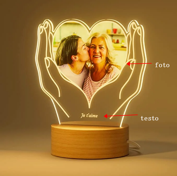 Lampada cuore nei mani con un testo e foto personalizzabili per coppia