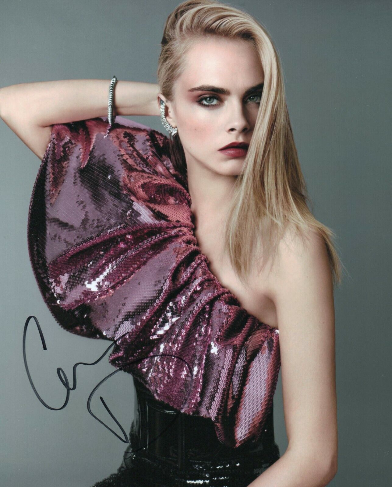 Autographed Cara Delevingne signed 8 x 10 Photo Poster painting Nice