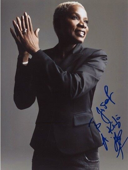 Angélique Kidjo genuine autograph 5x7