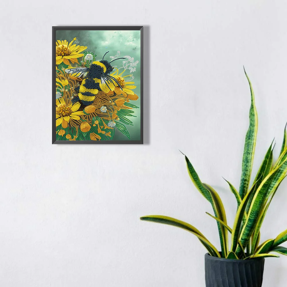 Special Shape Diamond Painting 30*40cm - Bee