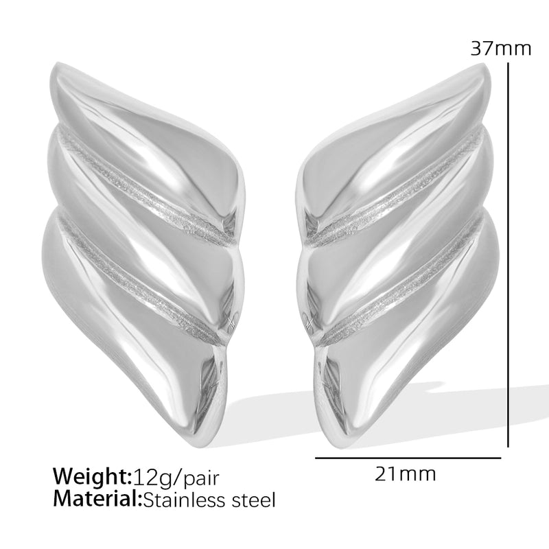 1 Pair Elegant Vintage Style Triangle Croissant Rhombus Pleated 304 Stainless Steel Titanium Steel 18K Gold Plated Ear Studs
