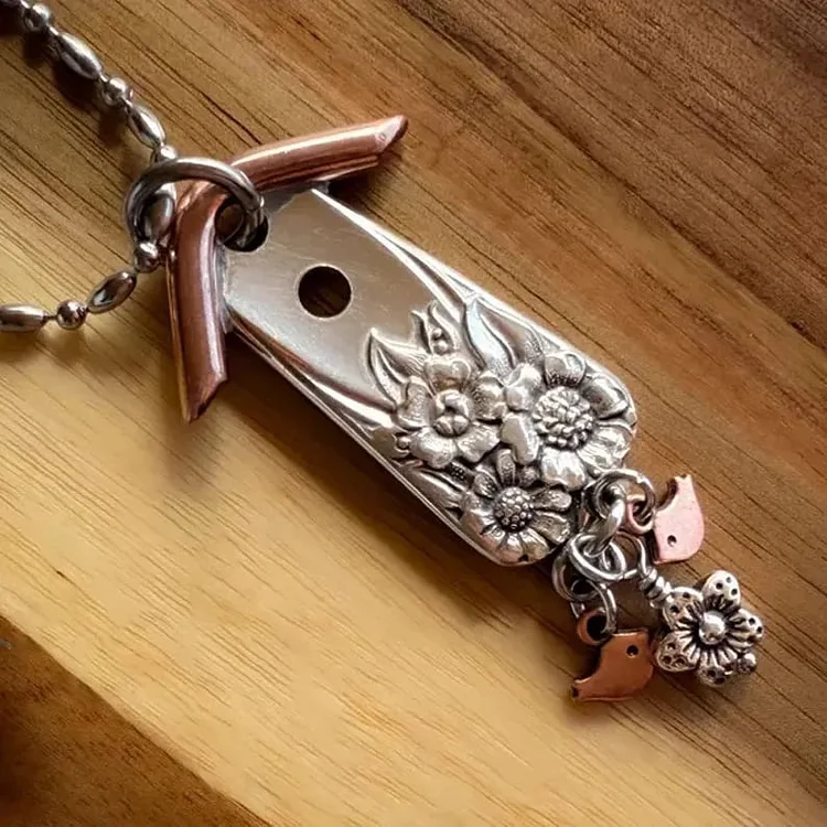 🔥✨The 1951 "Magnolia" Birdhouse Necklace 