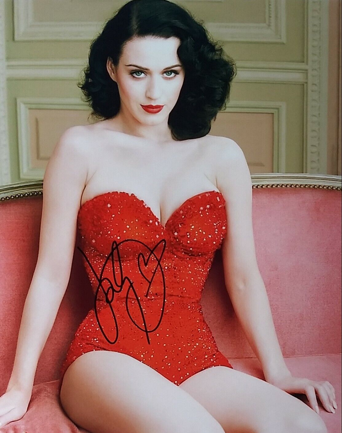 Katy Perry signed 8 x 10