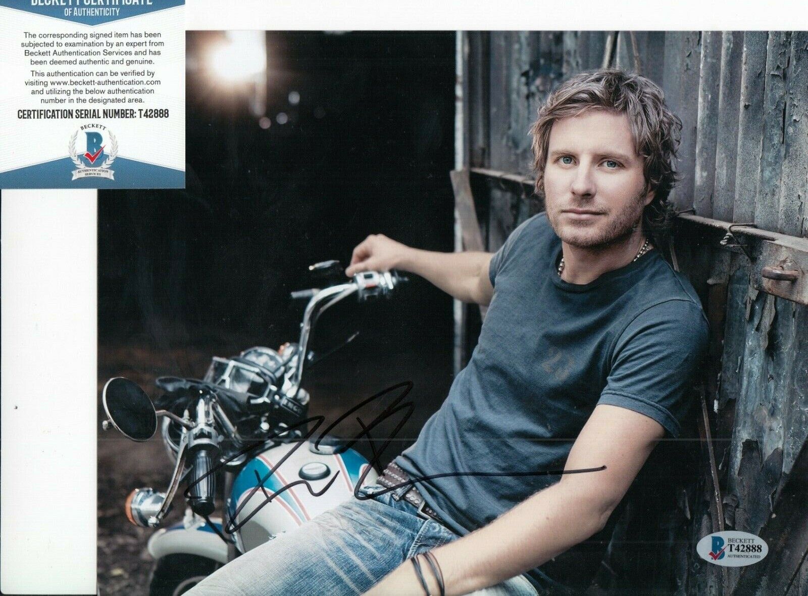 DIERKS BENTLEY signed (COUNTRY MUSIC) Singer 8X10 Photo Poster painting BAS BECKETT T42888