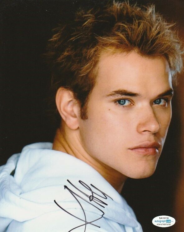 TWILIGHT ACTOR KELLAN LUTZ SIGNED 8x10 Photo Poster painting #1 FBI MOST WANTED ACOA COA