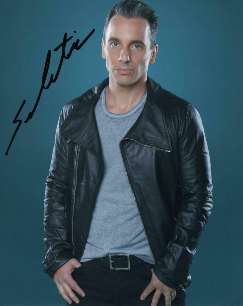 SEBASTIAN MANISCALCO SIGNED AUTOGRAPH 8x10 Photo Poster painting - COMEDY STAR, THE IRISHMAN