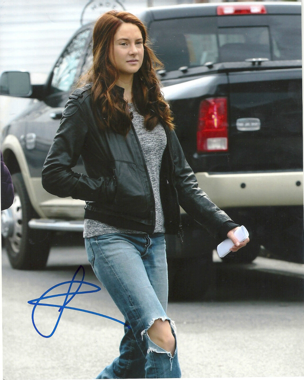 SHAILENE WOODLEY 'DIVERGENT' BEATRICE 'TRIS' PRIOR SIGNED 8X10 PICTURE 3 *COA