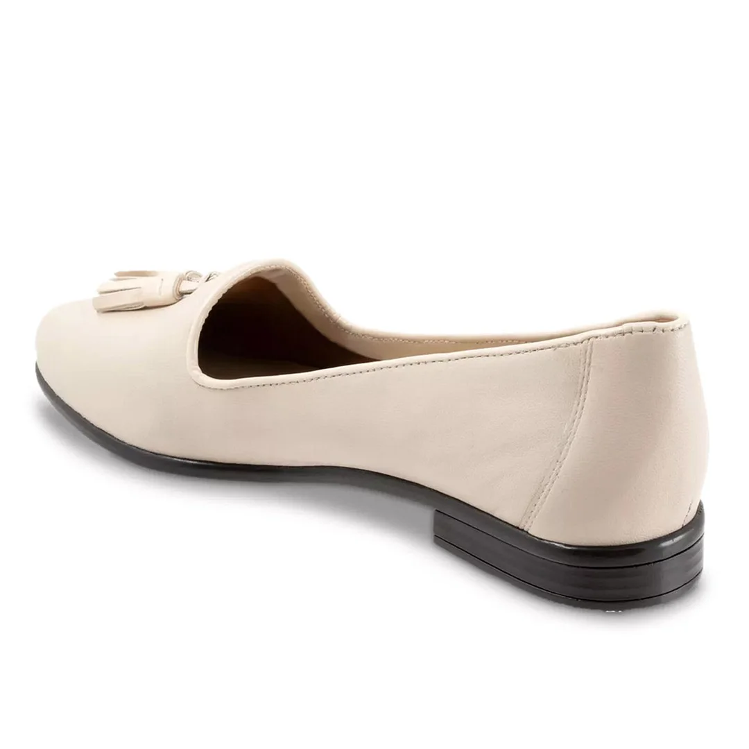 Vegan Leather Closed Toe Shoes Tassels Decor Flats in Beige