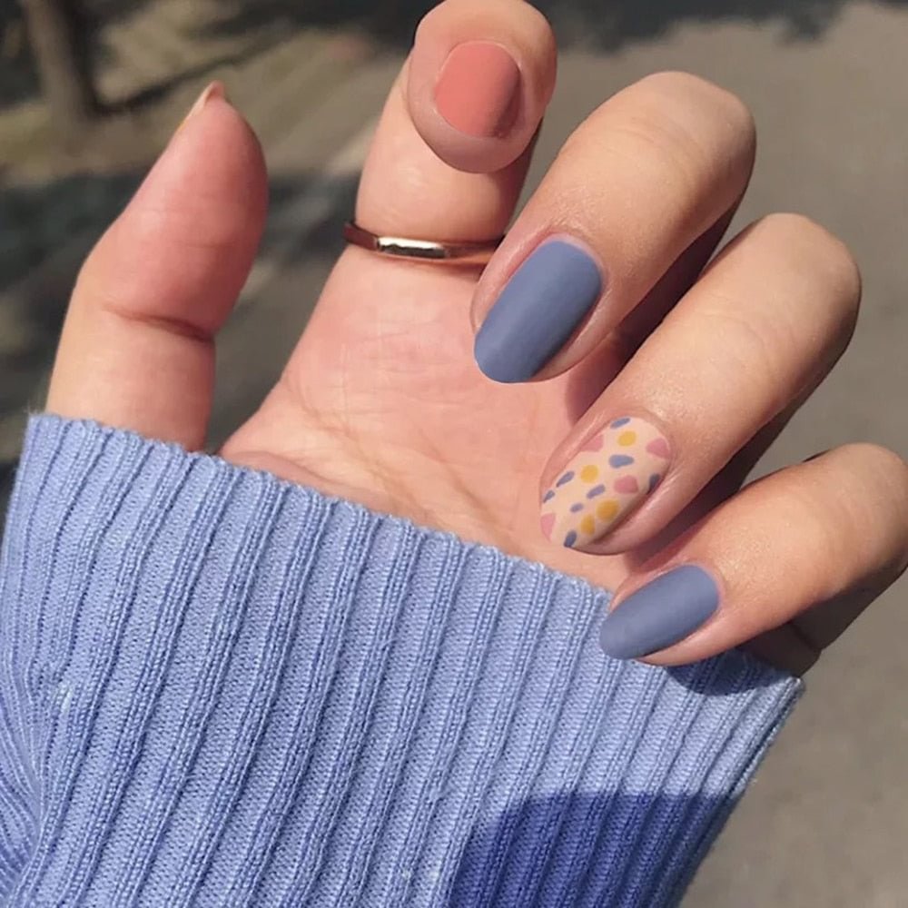 24PCS/box Fashionable Blue and Graffiti Pattern Wearable Fake Nails press on Short oval Head Lady Full Cover Finished Fingernail