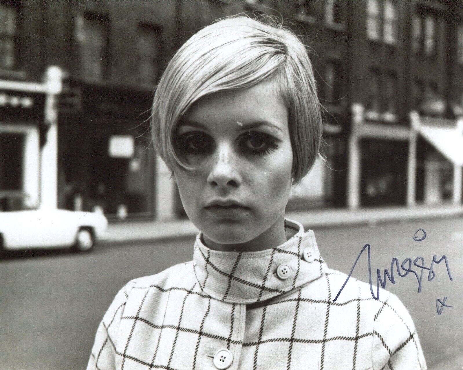 1960’s fashion icon TWIGGY signed 8x10 Photo Poster painting No7 - UACC DEALER