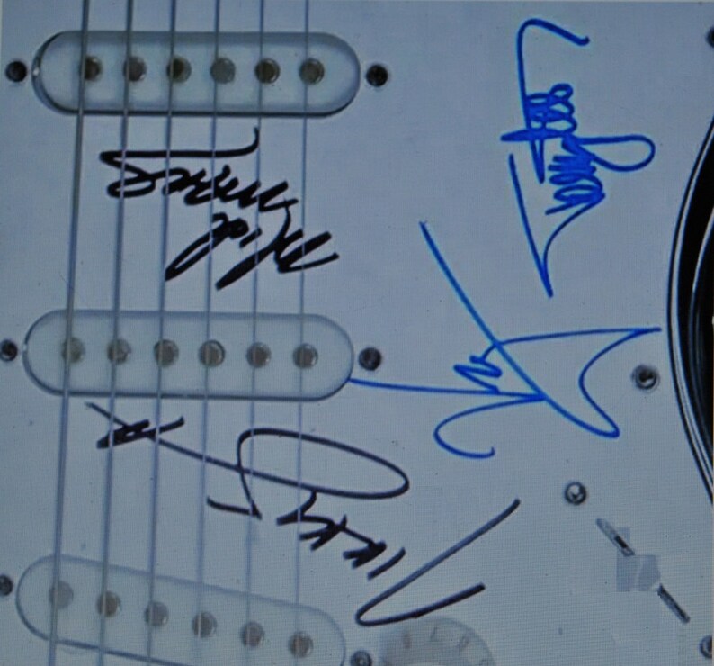 Motley Crue electric guitar signed x4 Vince Neil, Nikki Sixx, Tommy Lee, Mick Mars wcoa