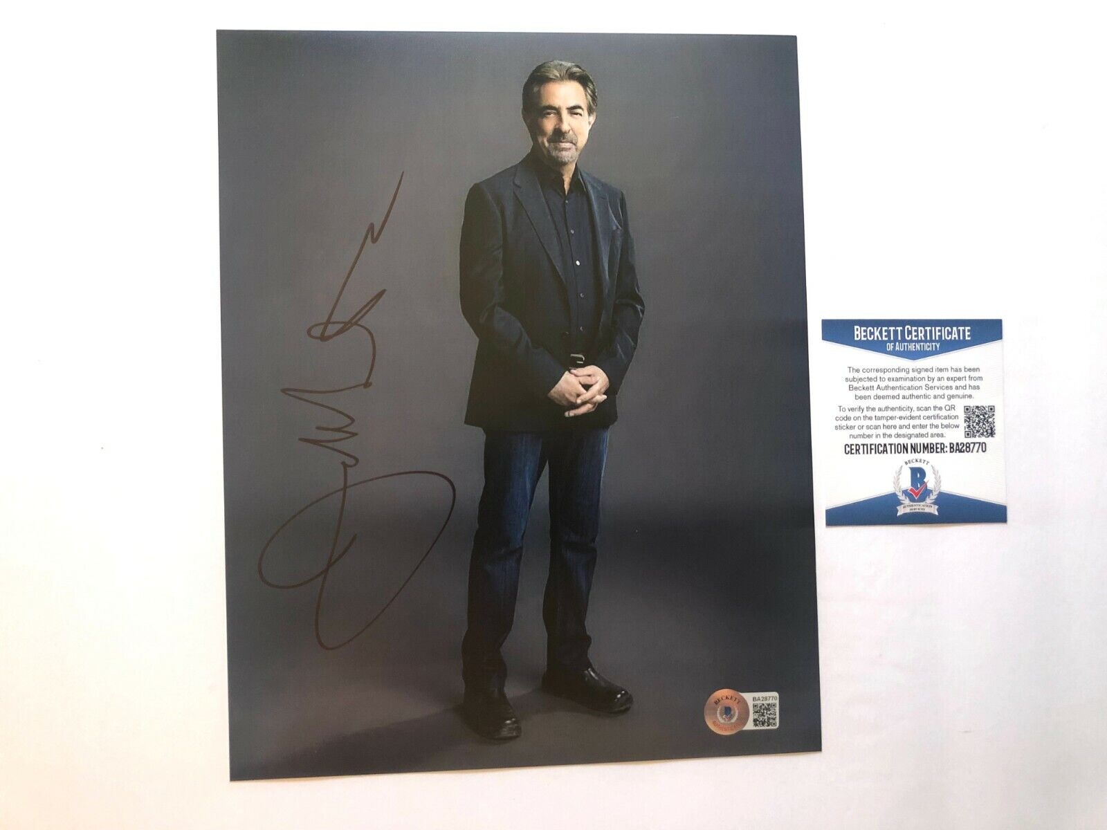 Joe Mantegna Hot! signed autographed Criminal Minds 8x10 Photo Poster painting Beckett BAS coa