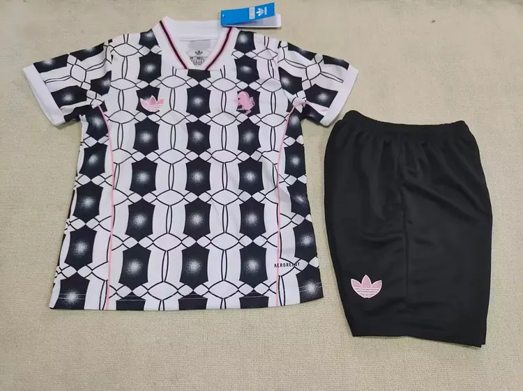 2526 Juventus Retro Special Edition Children's Set