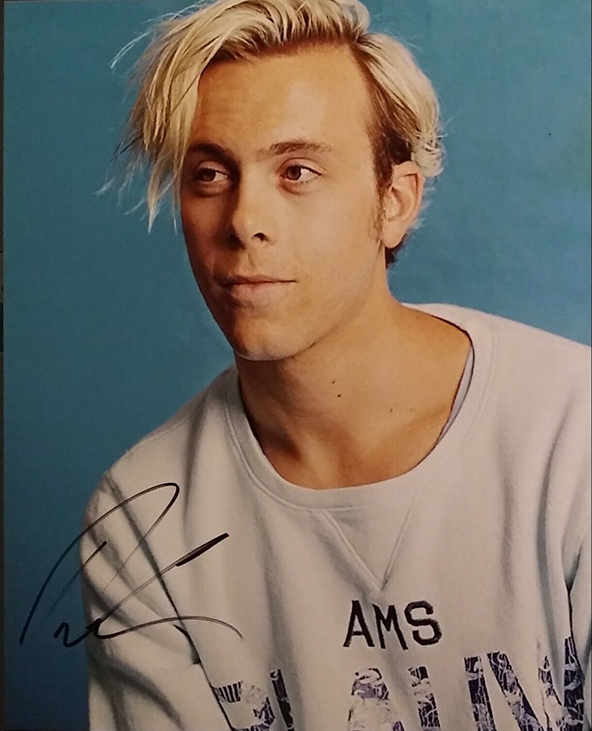 Riker Lynch signed 8x10