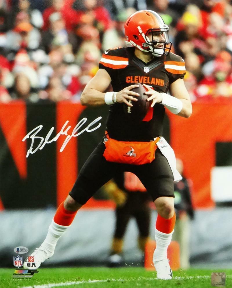 Baker Mayfield Signed Cleveland Browns 16x20 About To Pass PF Photo Poster painting- Beckett*Wte