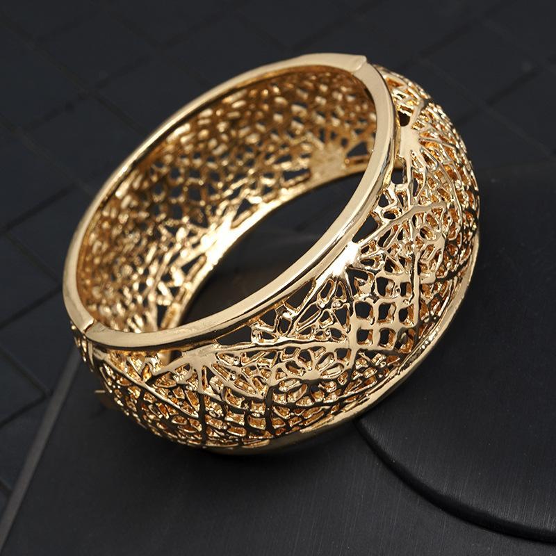 Openwork Flower Engraving Vintage Cuff Bracelet | Oxredo Shop Ramadan Sale