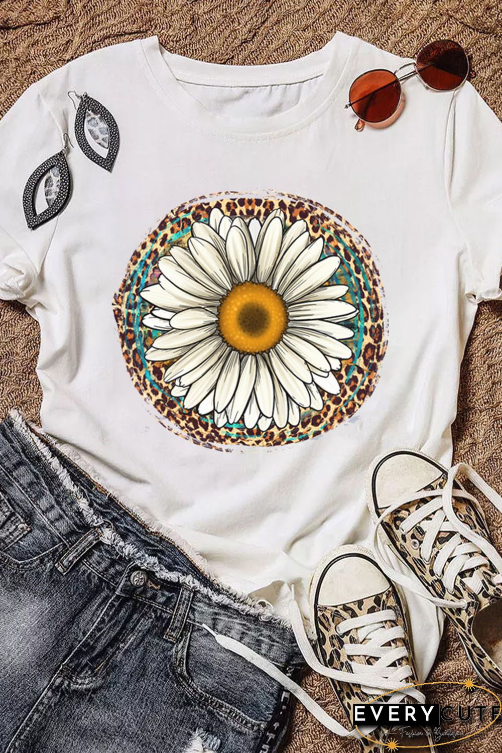 White Daisy Leopard Graphic Print Short Sleeve T Shirt