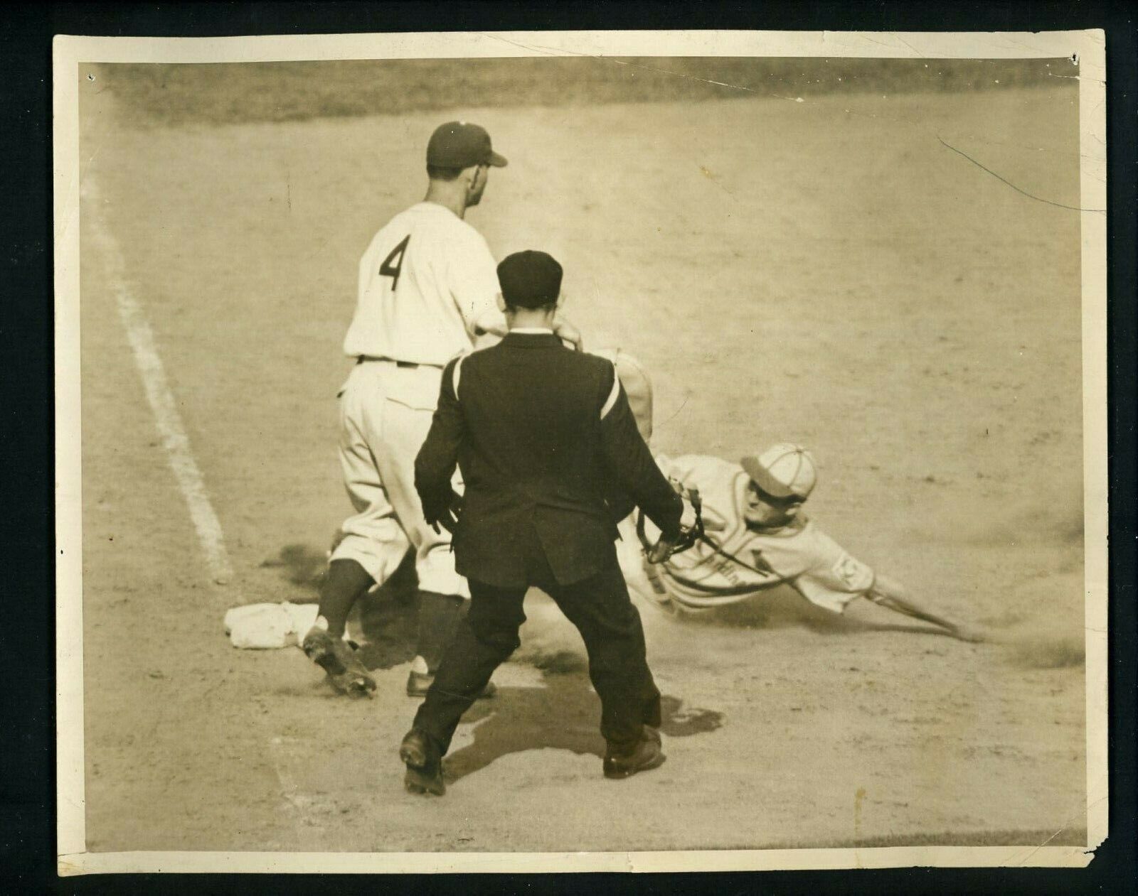 Unknown St. Louis Cardinals player sliding 1939 Press Photo Poster painting