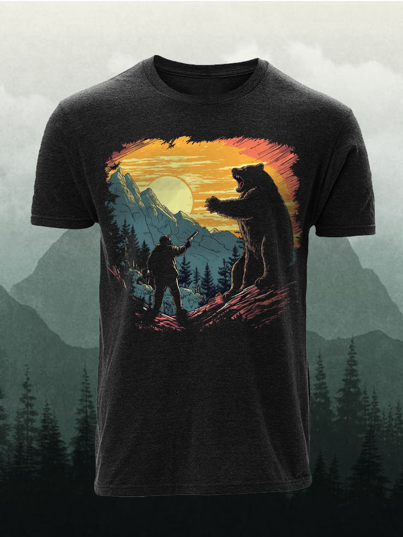 The hunt with a large bear on the sunset, Men's T-shirt in  mildstyles