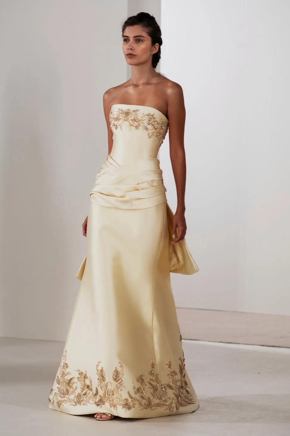 Satin Strapless Sleeveless High-Waisted Long Pleated Prom Dress With Appliques And Sequins | PM0068 Wellcucu