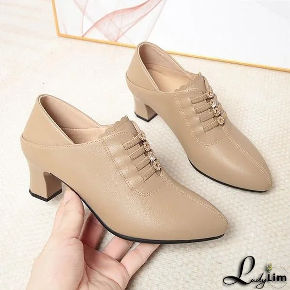 Fashionable and Minimalist winter Shoes