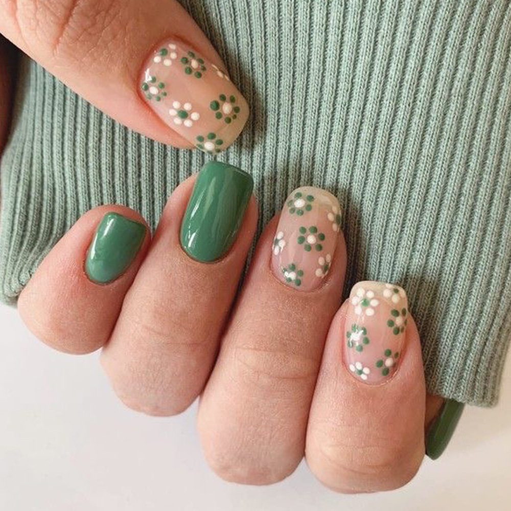 Qinice 24Pcs Simple Blue Fake Nail with Green Leaves Design Short Square Head False Nails Wearable Acrylic Finsied Press on Nails