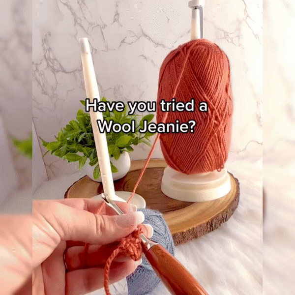 The Wool Jeanie - Magnetic Wool Feeder : : Home & Kitchen