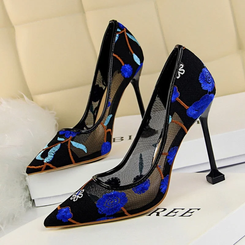 New 2019 Spring Summer shoes woman Luxury embroidery pointed toe high heels Sexy cut-out Women pumps Fashion wedding party shoes