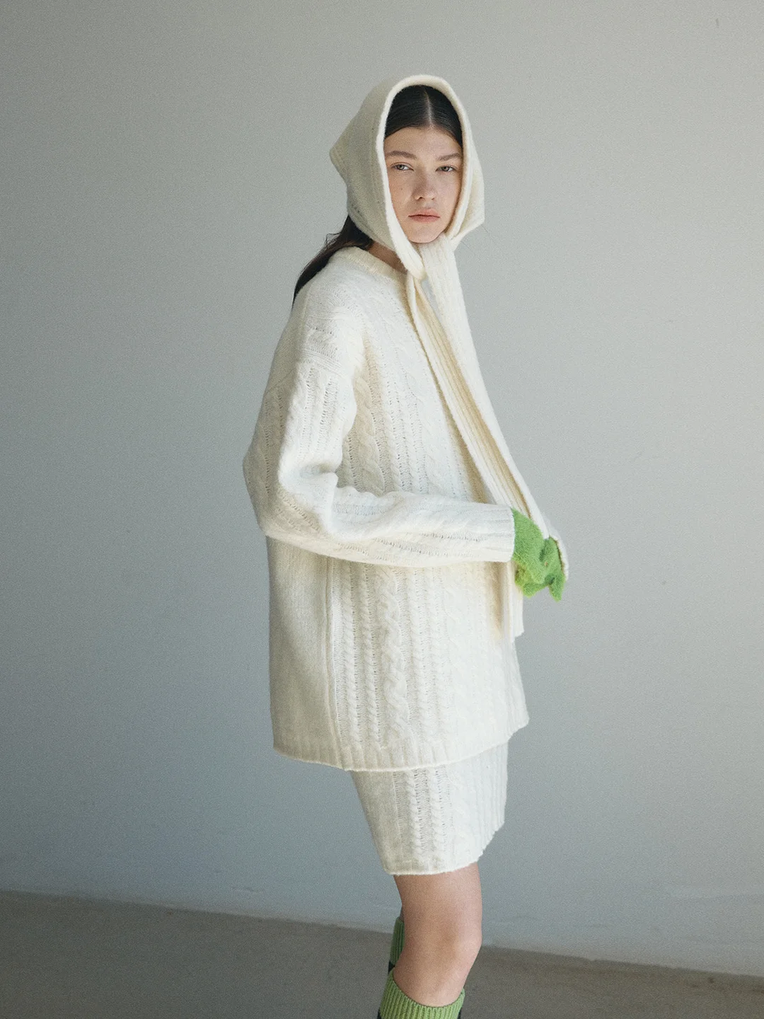 Woherb [Daihe] Winter New Leisure High Waist Wool Thick Needle Simple Joker Twisted Flower Five Half Skirt H7886-Outfit Ideas