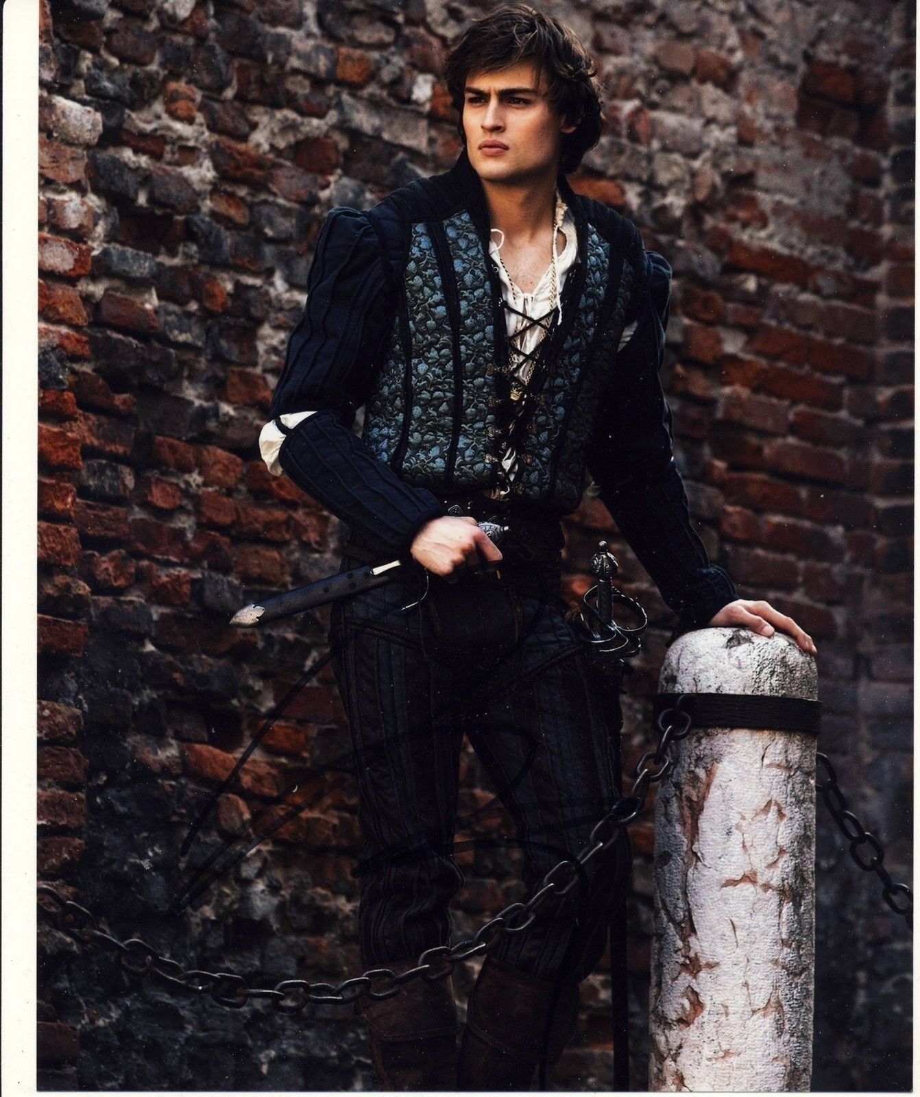 Douglas Booth Autograph Signed 10x8 Photo Poster painting AFTAL [3936]