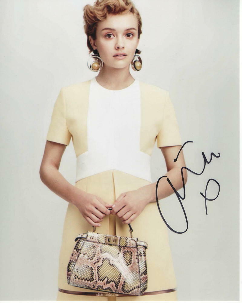 OLIVIA COOKE SIGNED AUTOGRAPHED 8X10 Photo Poster painting - CUTE, BATES MOTEL, READY PLAYER ONE