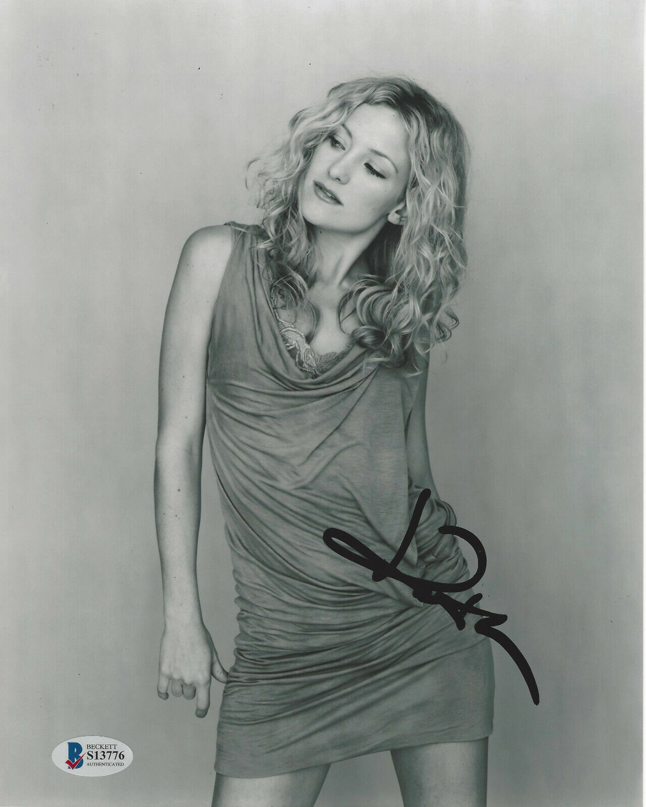 KATE HUDSON HAND SIGNED ALMOST FAMOUS 8X10 Photo Poster painting 3 SEXY ACTRESS BECKETT COA BAS