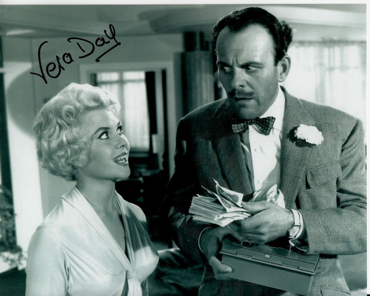 VERA DAY hand-signed TOO MANY CROOKS 8x10 uacc rd coa TERRY-THOMAS CLOSEUP SCENE