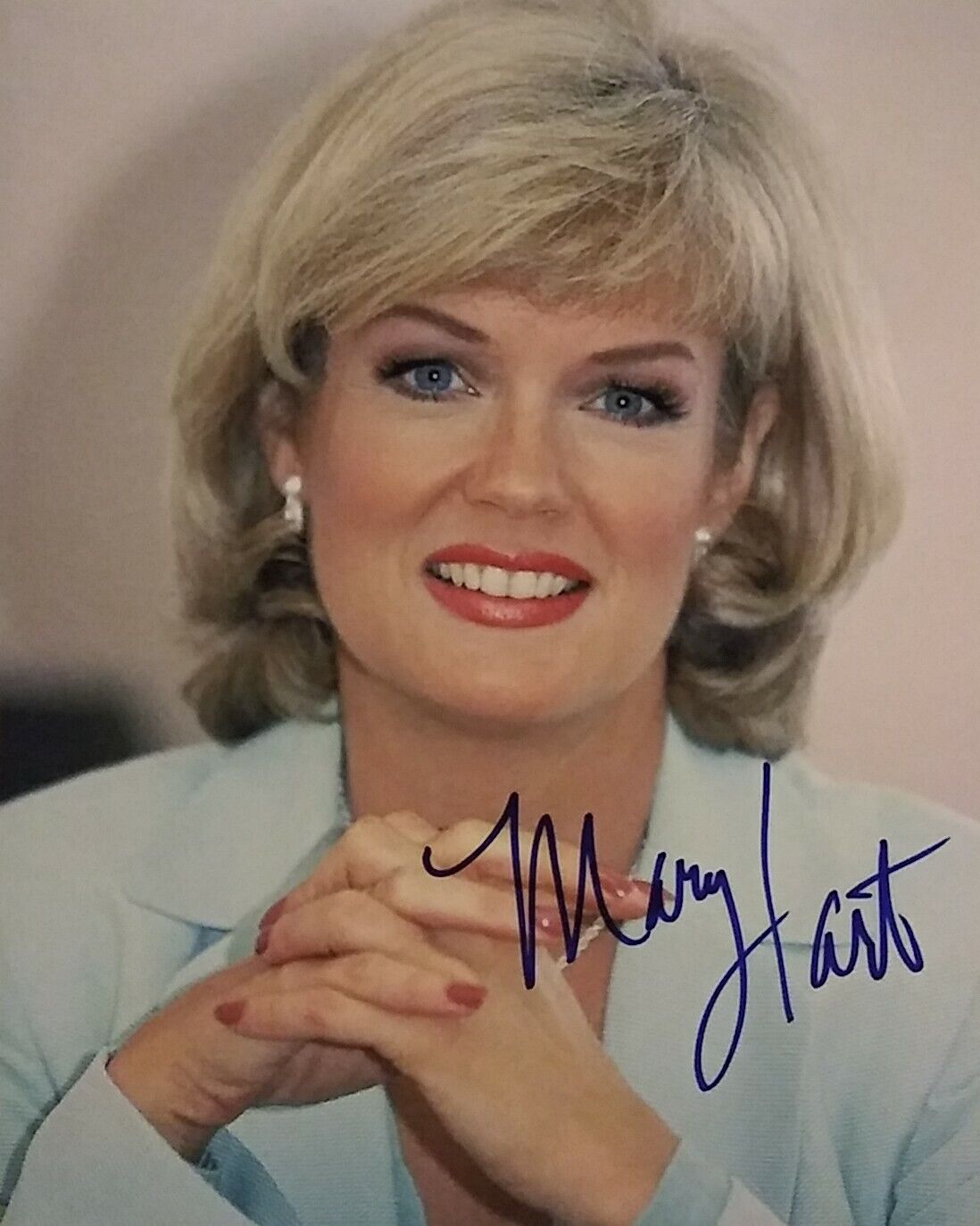 Mary Hart signed 8 x 10