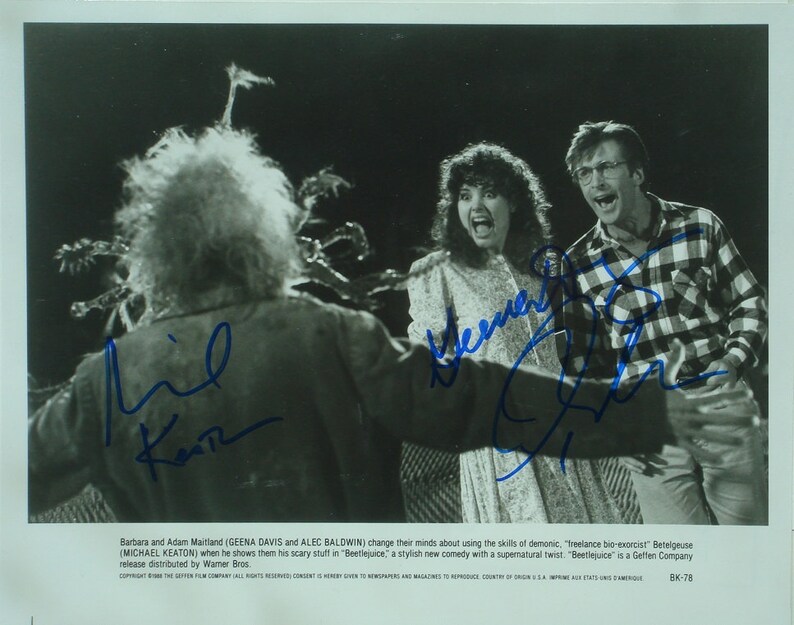 BEETLEJUICE SIGNED Photo Poster painting Michael Keaton, Alec Baldwin, & Geena Davis wcoa