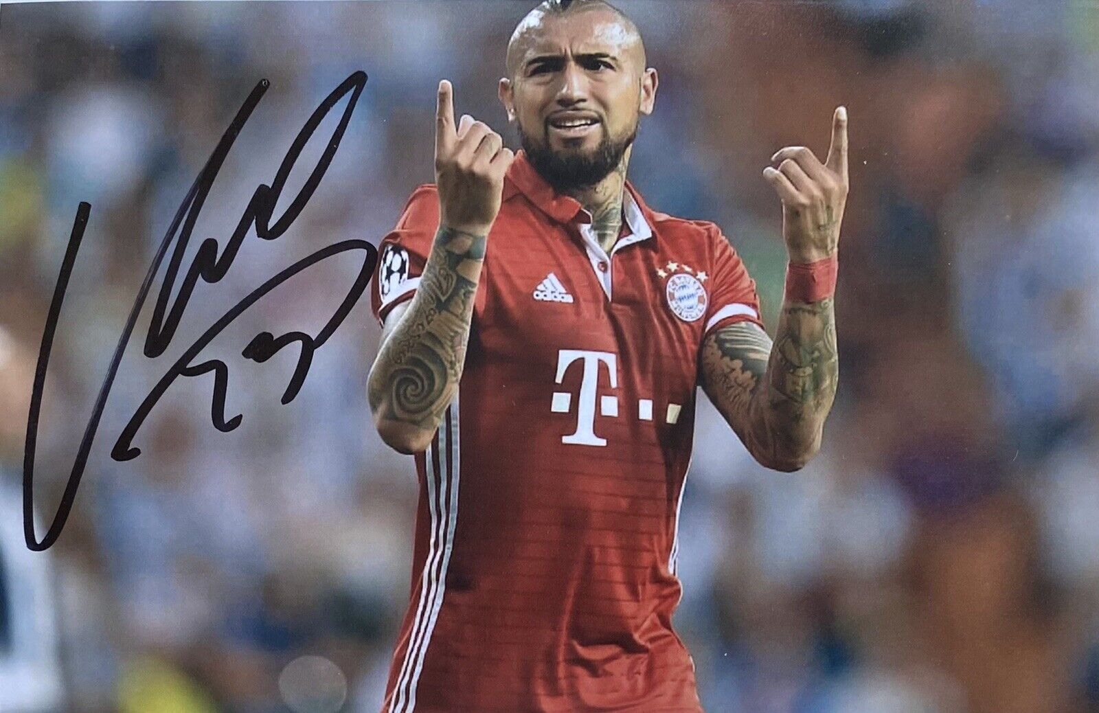 Arturo Vidal Genuine Hand Signed Bayern Munich 6X4 Photo Poster painting, See Proof