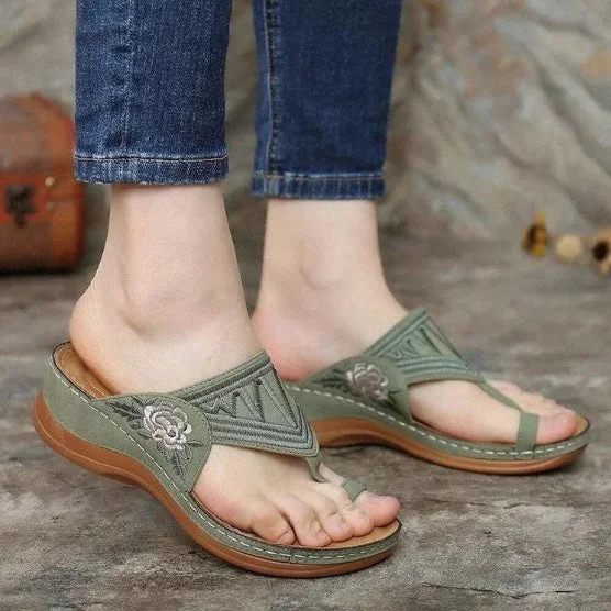 Women's Summer Embroidered Flip-flop Wedge Fashion Casual Beach Sandals