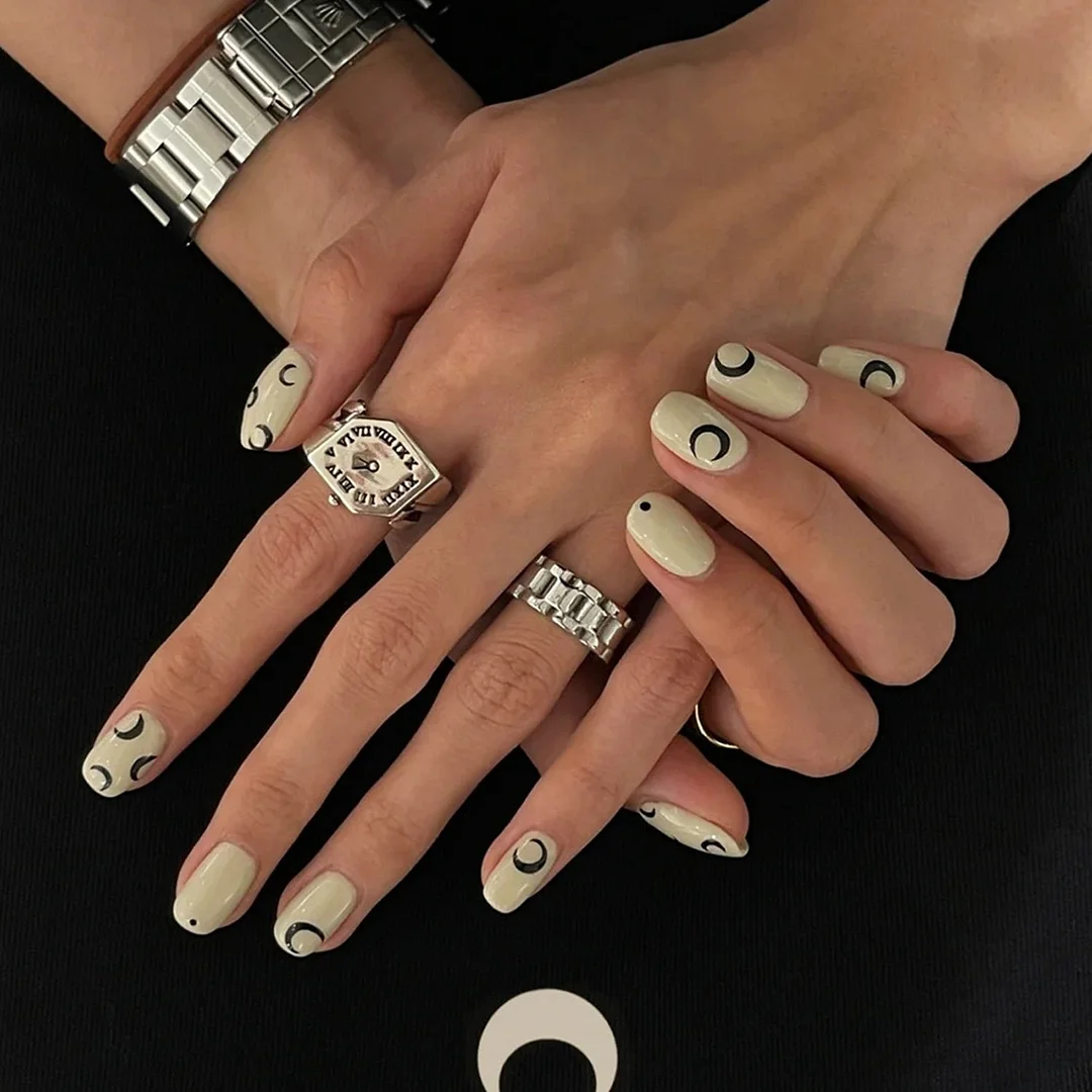 24Pcs/Box French Short False Nails with Moon Design Detachable Manicure Patches Press On Nails Full Cover Fake Nails Tips