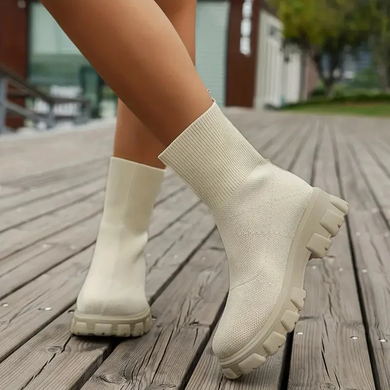 Relaxed and supportive orthopedic footwear