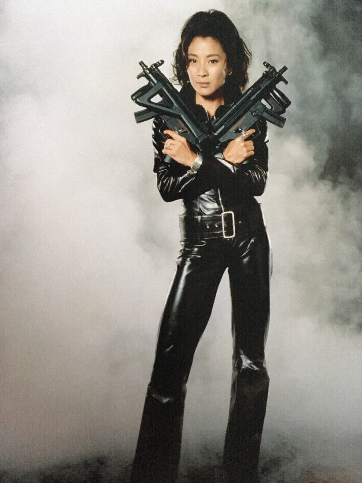 MICHELLE YEOH - JAMES BOND FILM ACTRESS - SUPERB UNSIGNED Photo Poster paintingGRAPH