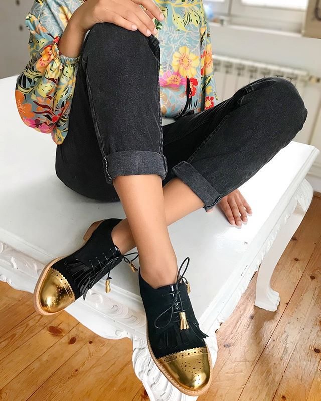 2019 New British Oxford Shoes Woman Lace-up Carving Pointed Toe Slip on Creepers Leather Shoes Women Flats Office Party Shoes