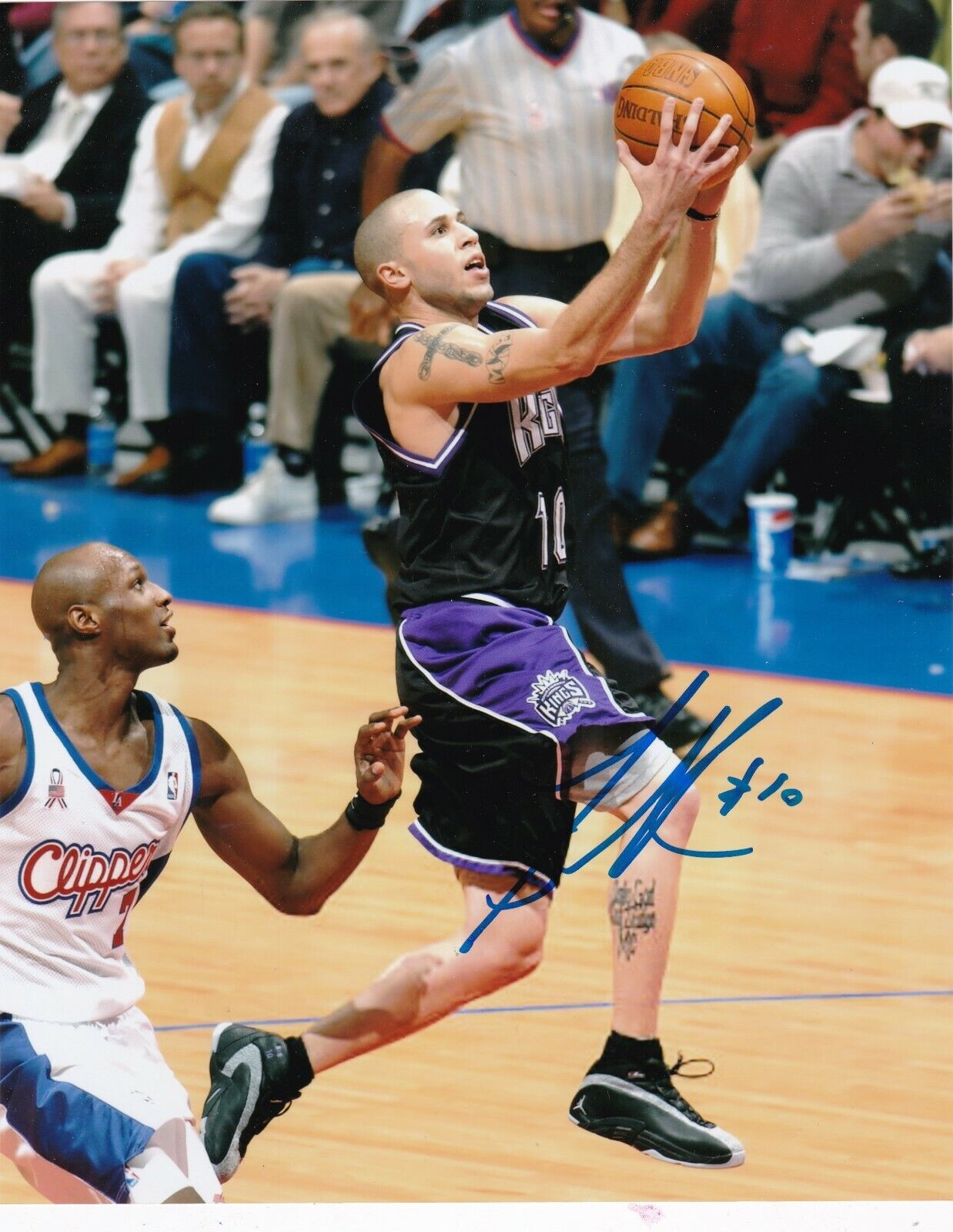 MIKE BIBBY SACRAMENTO KINGS ACTION SIGNED 8x10