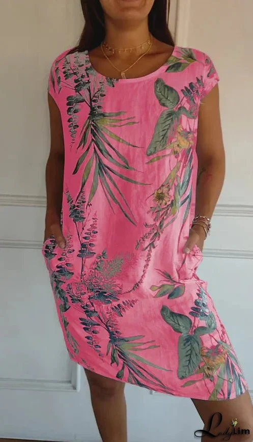 Comfortable dress with round neckline