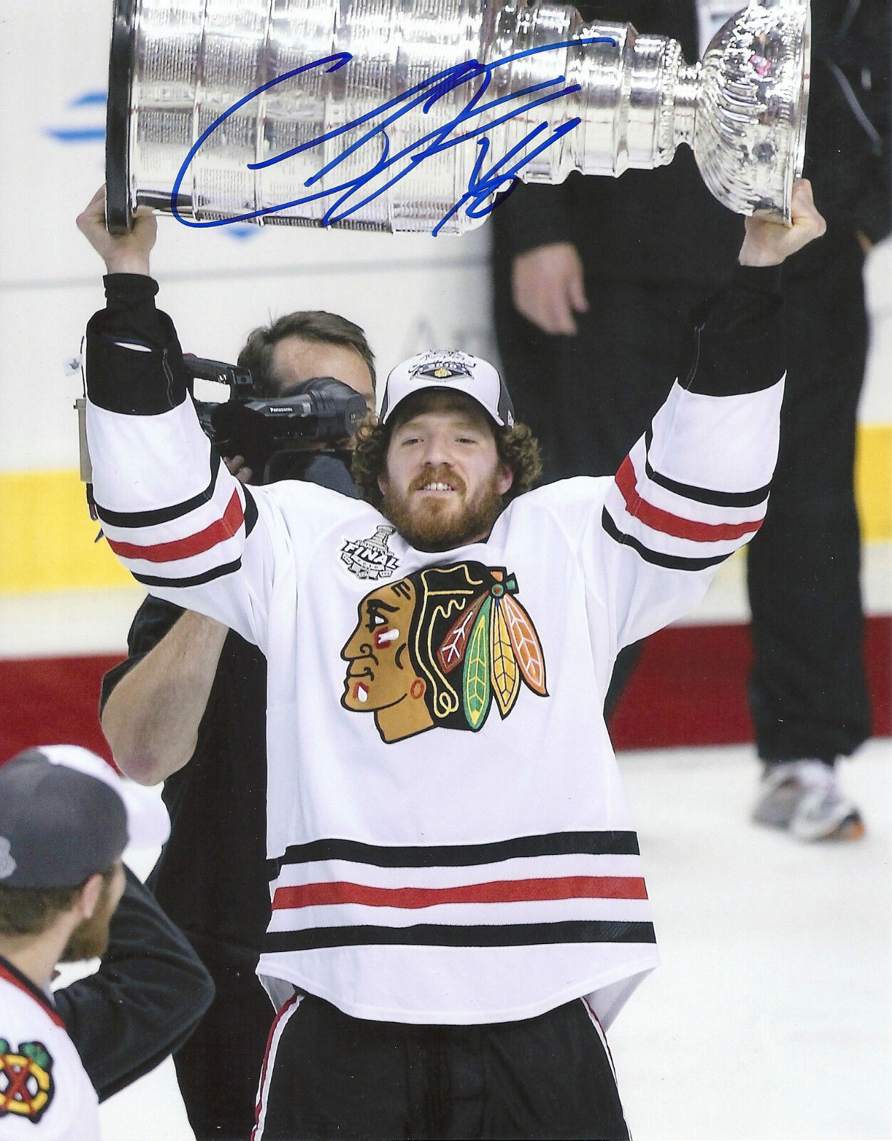 COLIN FRASER 'CHICAGO BLACKHAWKS' SIGNED 2011 STANLEY CUP 8X10 PICTURE *COA 4