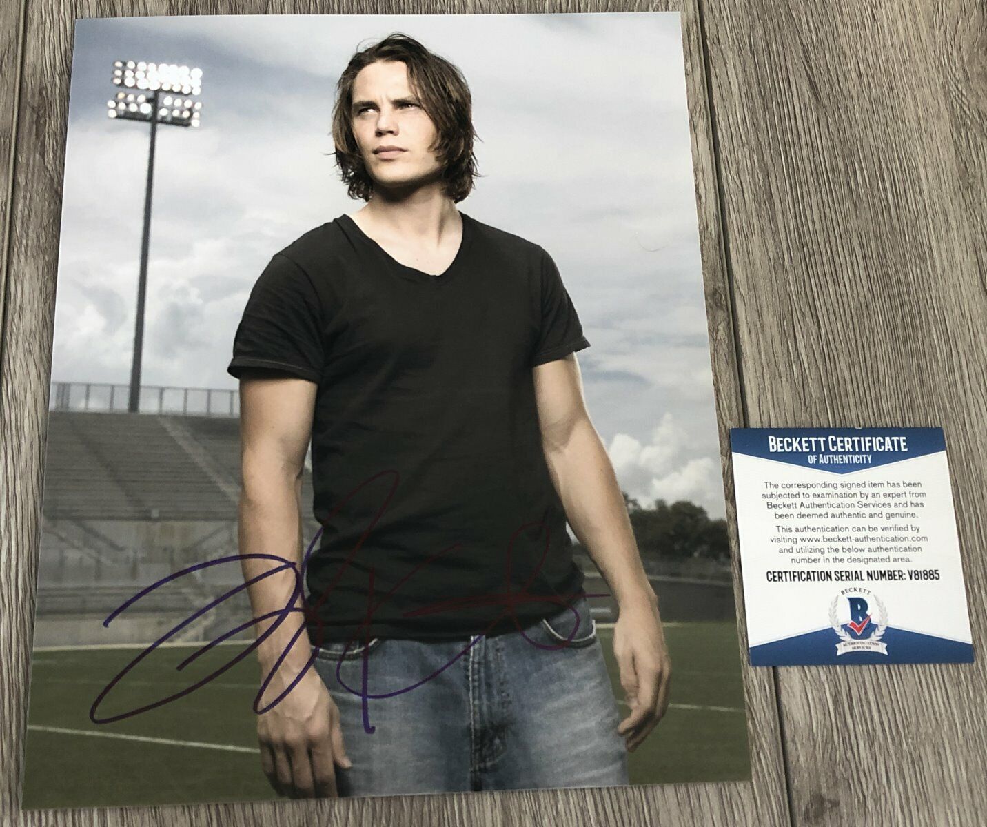 TAYLOR KITSCH SIGNED WACO FRIDAY NIGHT LIGHTS 8x10 Photo Poster painting w/PROOF BECKETT BAS COA