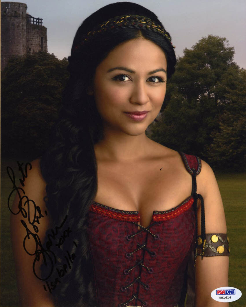 Karen David SIGNED 8x10 Photo Poster painting Isabella Galavant ABC PSA/DNA AUTOGRAPHED